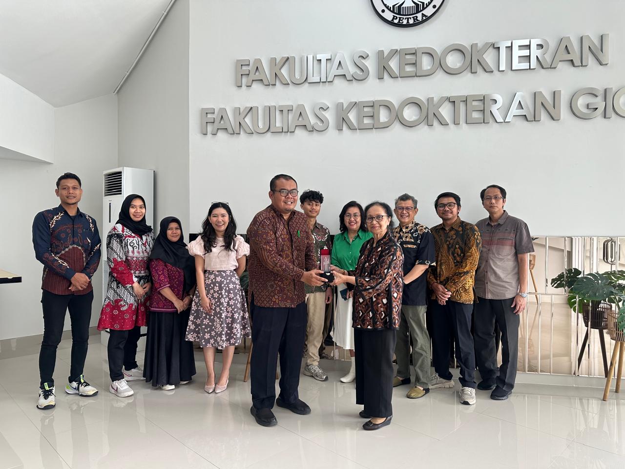 Studi Banding UAA ke Universitas Kristen Petra